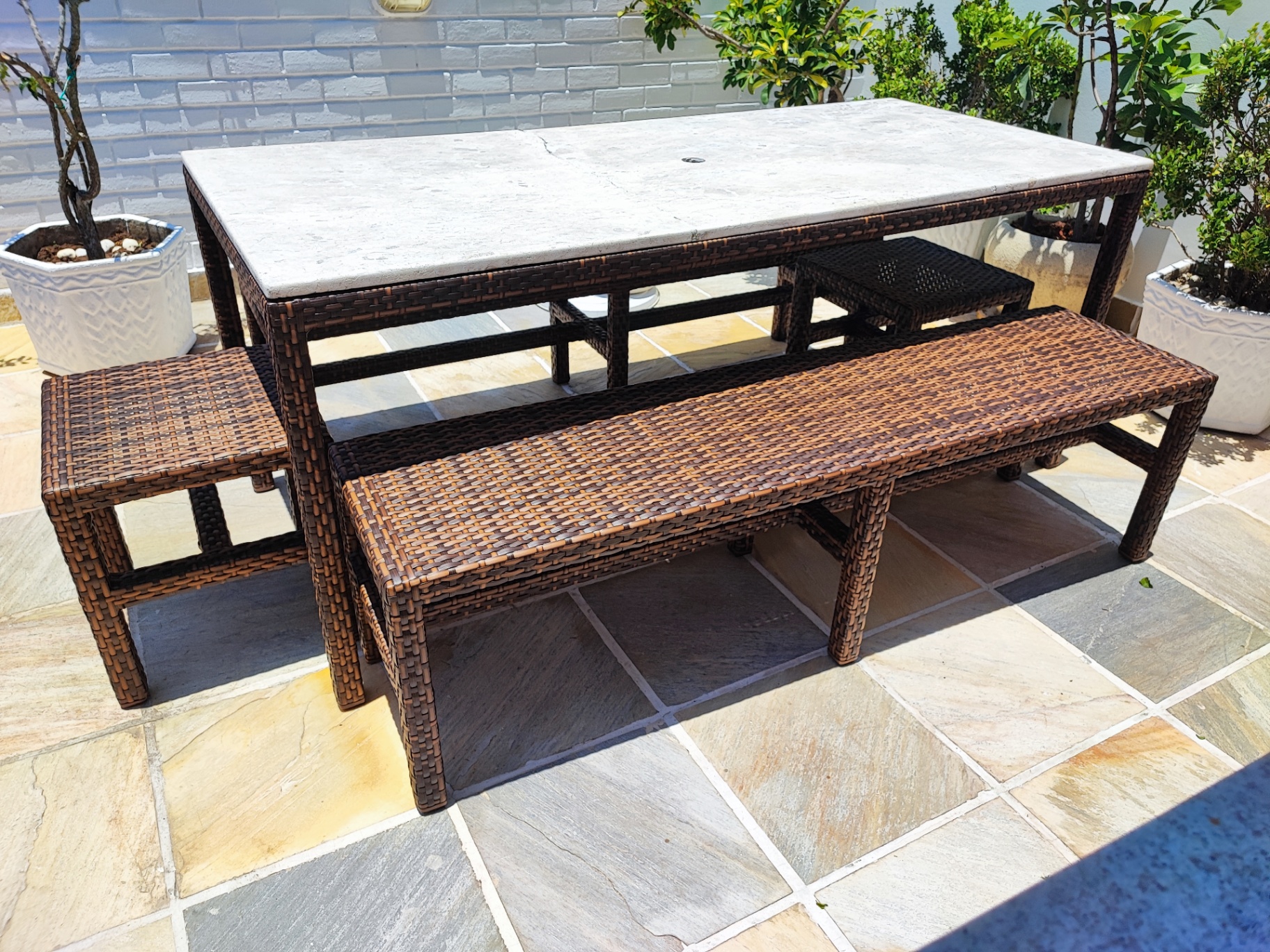 Conjunto de mesa com bancos — depois da revitalização